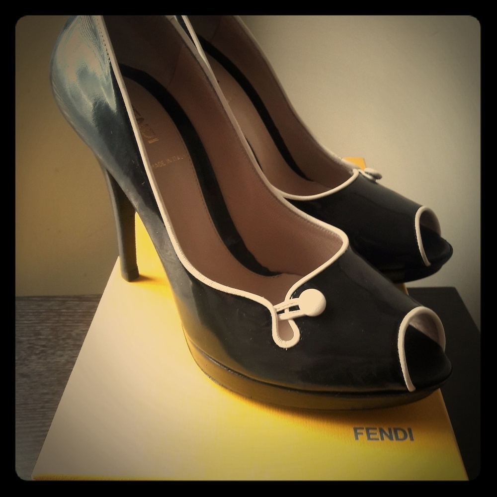 Fendi Peep toe shoes